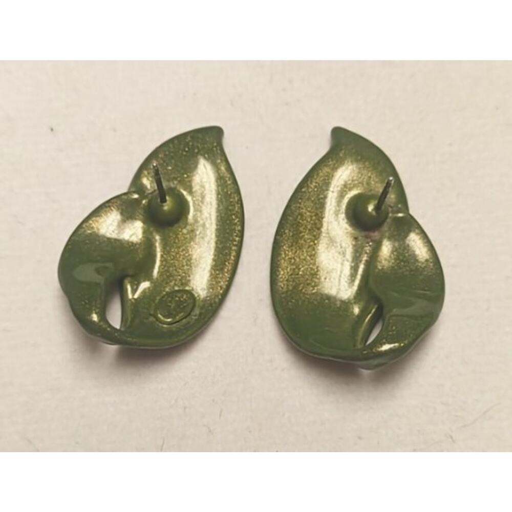 Vintage Earrings Avocado Green Swirl Leaf Huggie Elegant Shimmer Finish Retro - Picture 7 of 7
